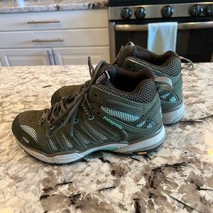 Patagonia Womens Hiking Boots size 7